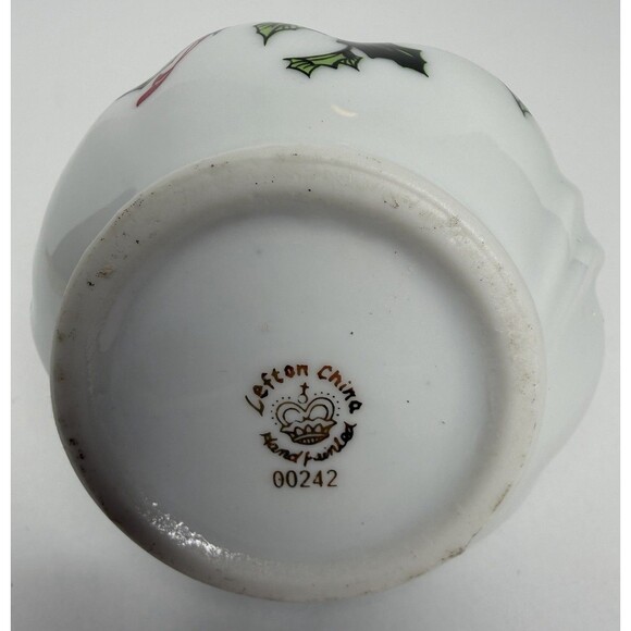 Vintage Lefton China Hand Painted Holly and Berries Trinket Basket w/ Gold Trim - Picture 6 of 6